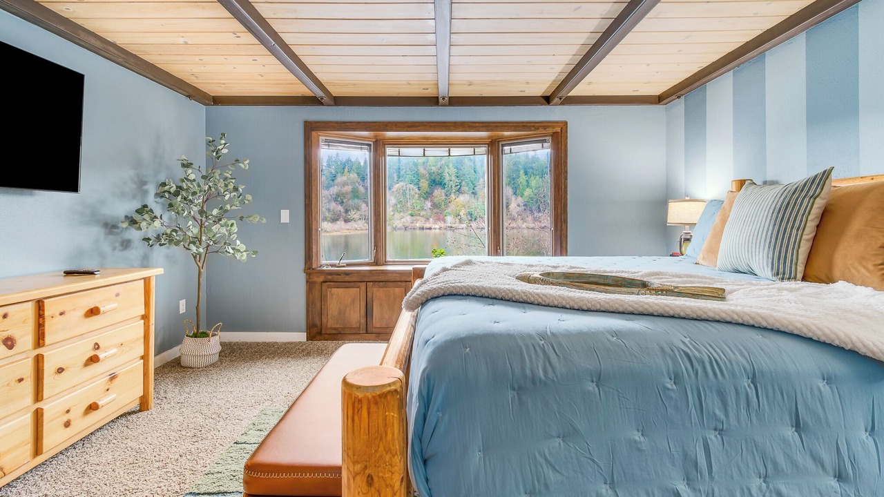 Photo of Bedroom in Lakeside