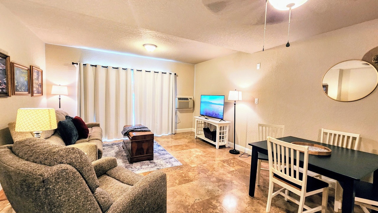 Photo of Livingroom in Mid America