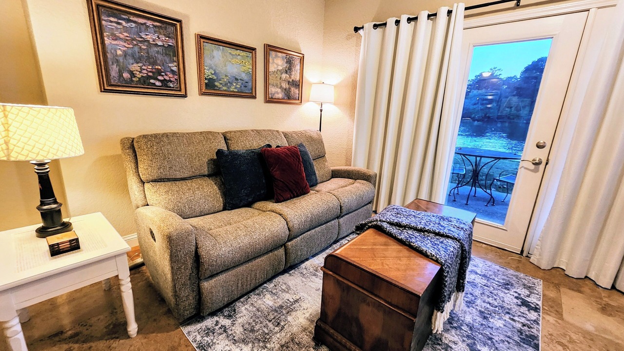 Photo of Livingroom in Mid America