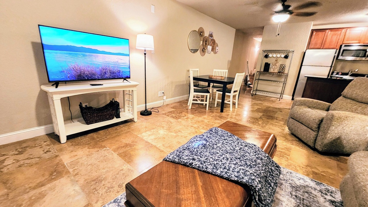 Photo of Livingroom in Mid America