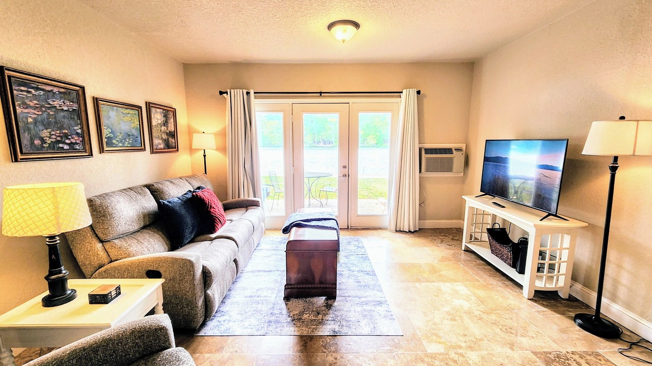 Photo of Livingroom in Mid America