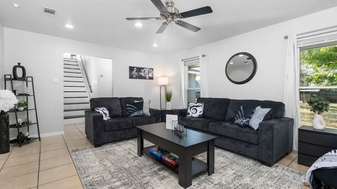 Photo of Livingroom in Sweetbriar
