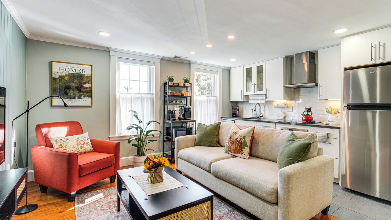 Photo of Livingroom in Harbor View - Orient Heights