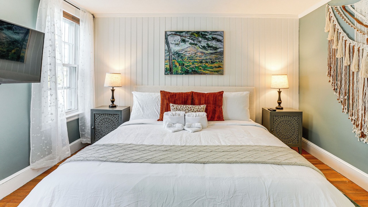 Photo of Bedroom in Harbor View - Orient Heights