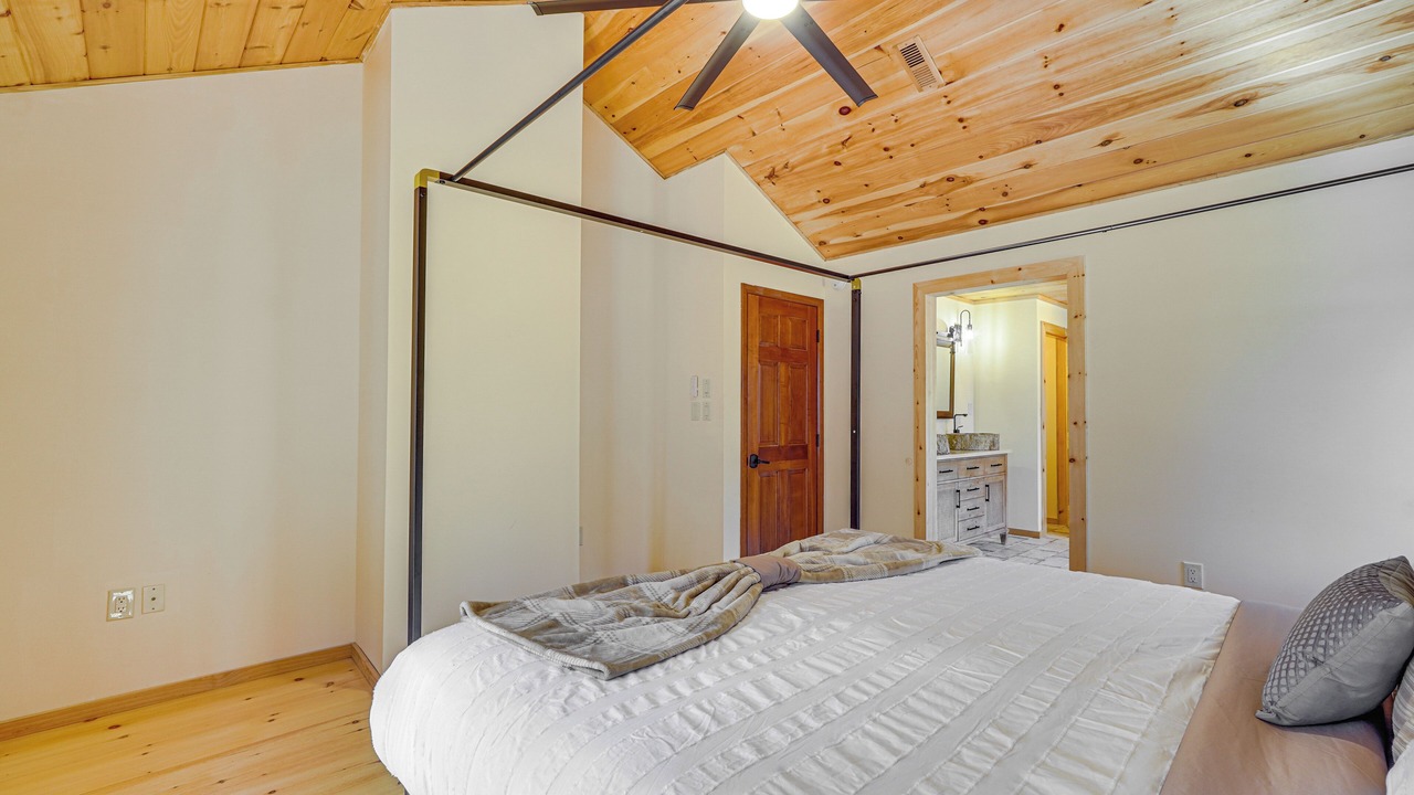 Photo of Bedroom in Pocono Summit