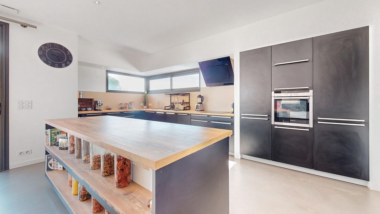 Photo of Others in Medis