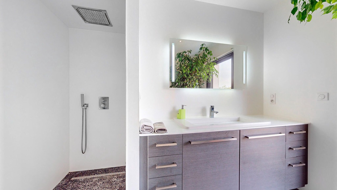 Photo of Bathroom in Medis