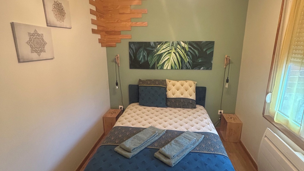 Photo of Bedroom in Ay