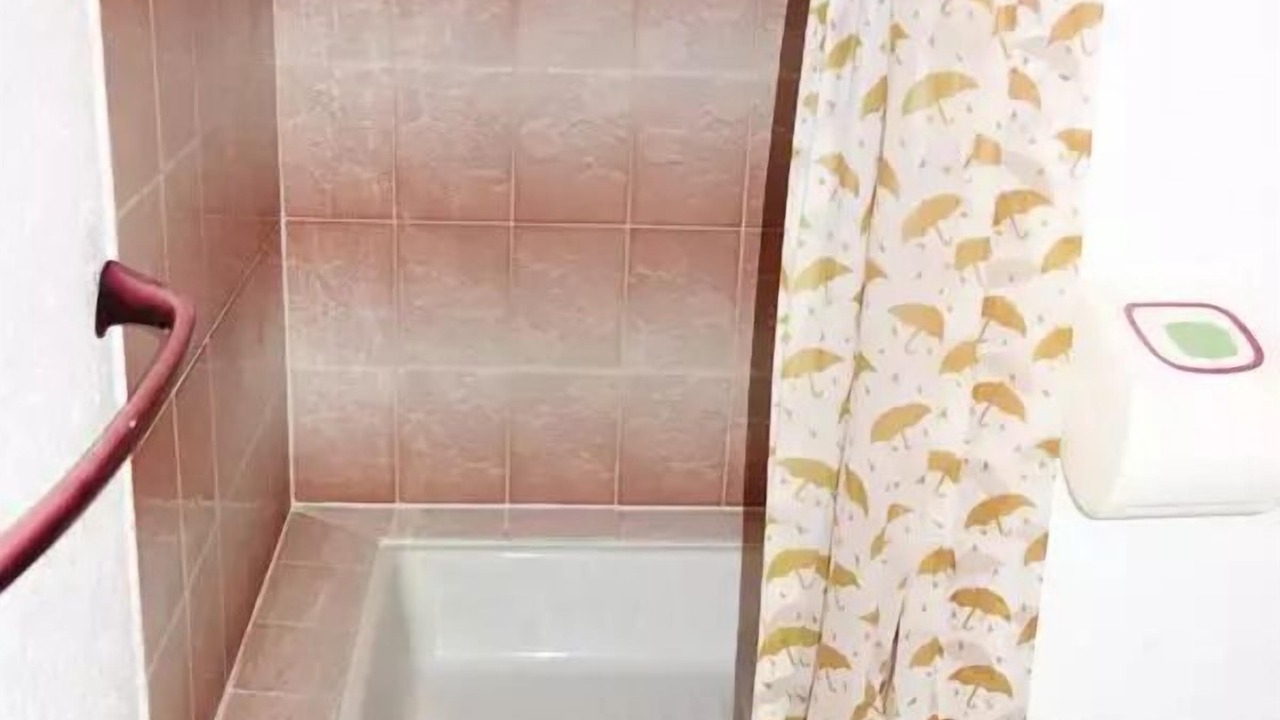 Photo of Bathroom in Eclose-Est