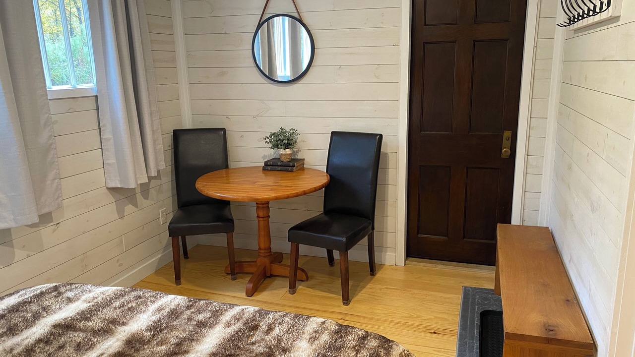Photo of Bedroom in Redwood