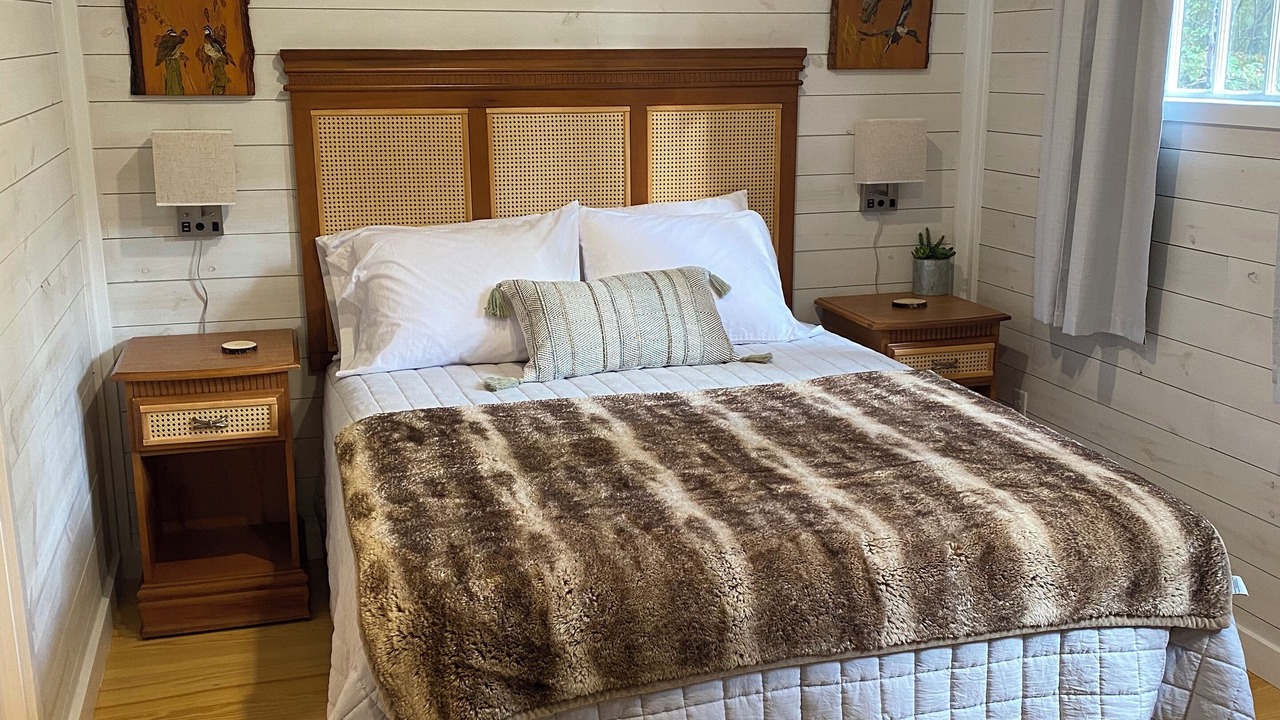 Photo of Bedroom in Redwood