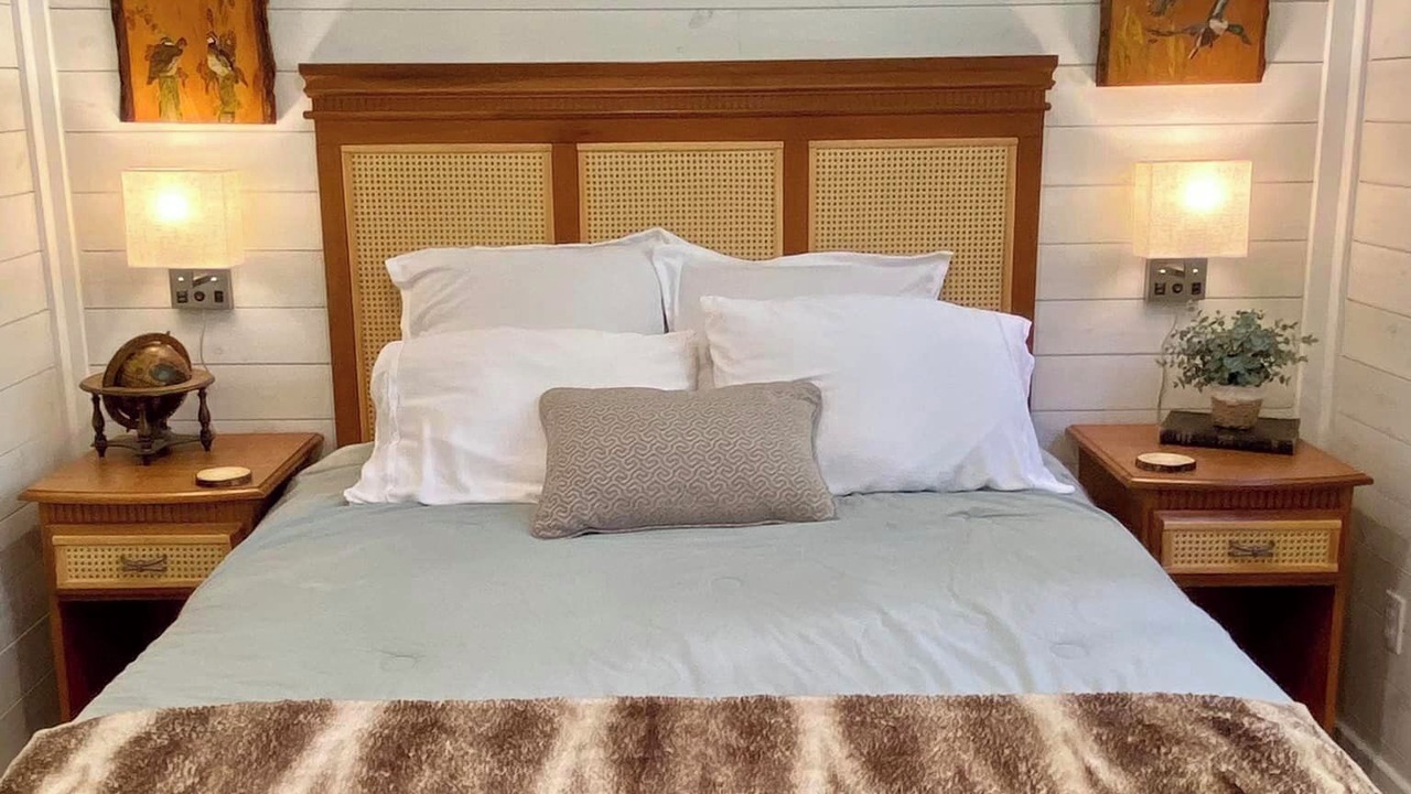 Photo of Bedroom in Redwood