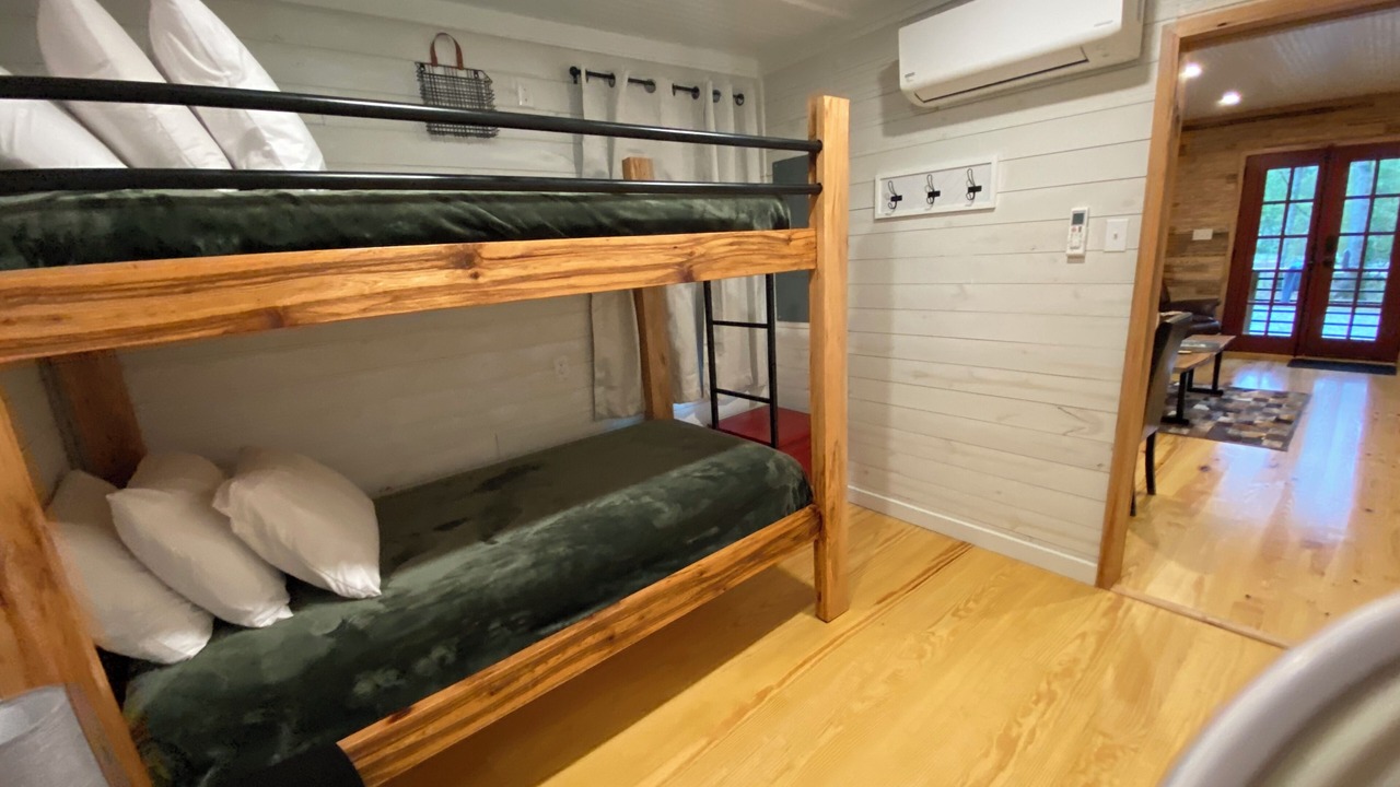Photo of Bedroom in Redwood