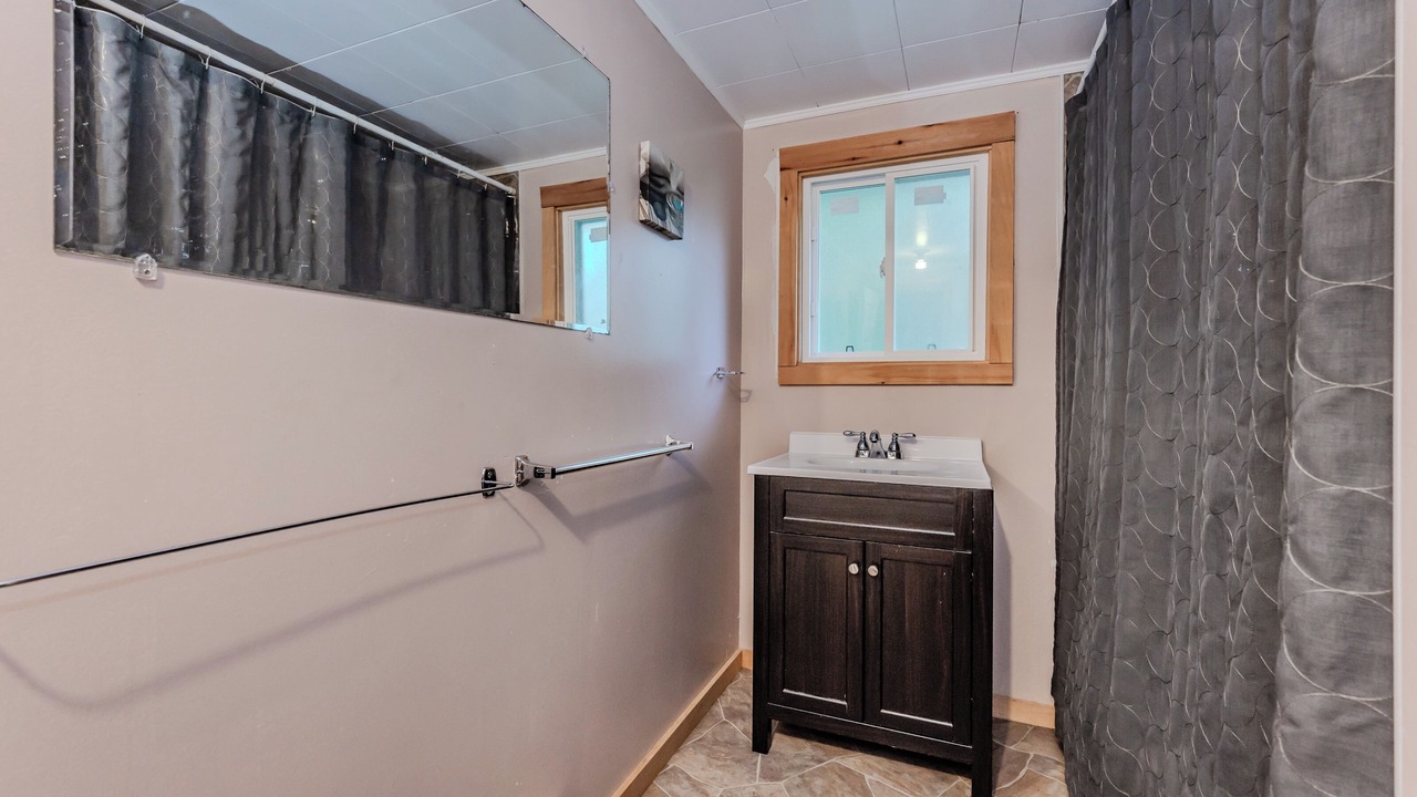 Photo of Bathroom in Colpoys Bay