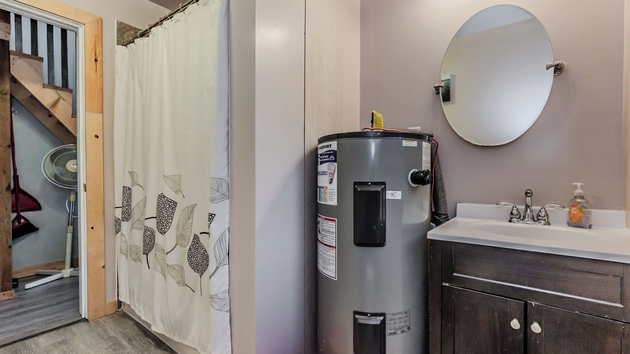 Photo of Bathroom in Colpoys Bay