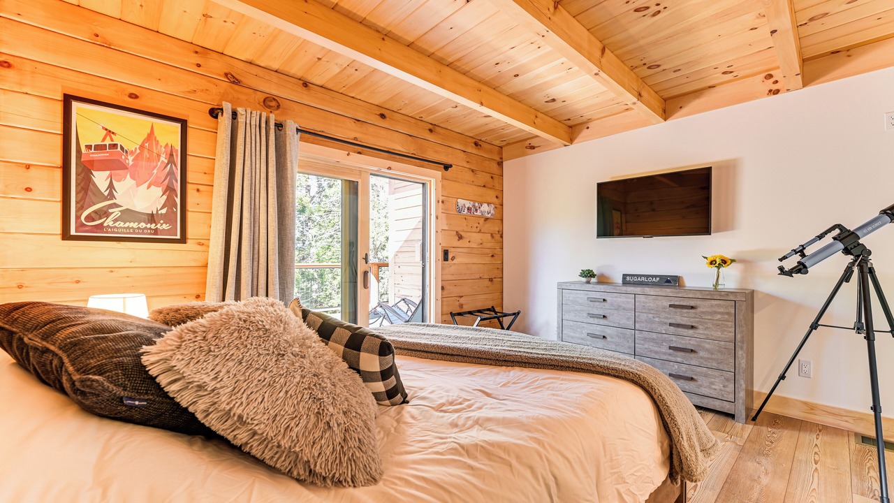 Photo of Bedroom in Chester Shores