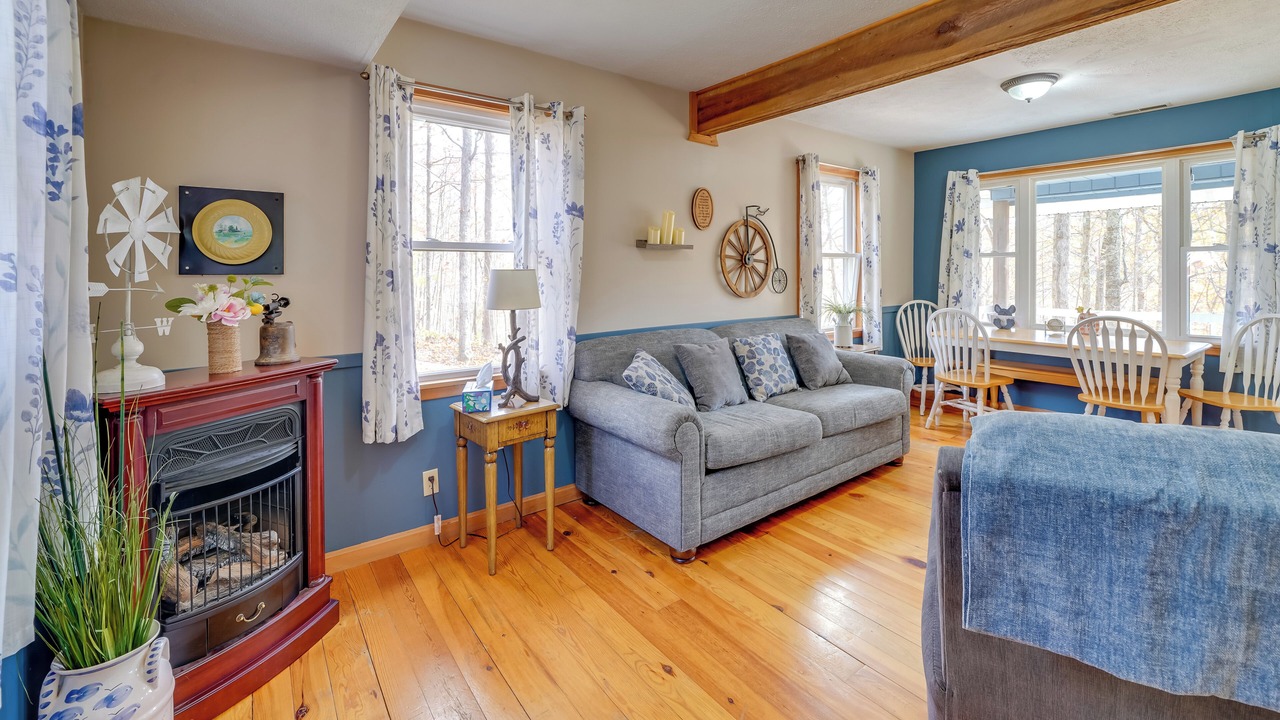 Photo of Livingroom in Rosedale