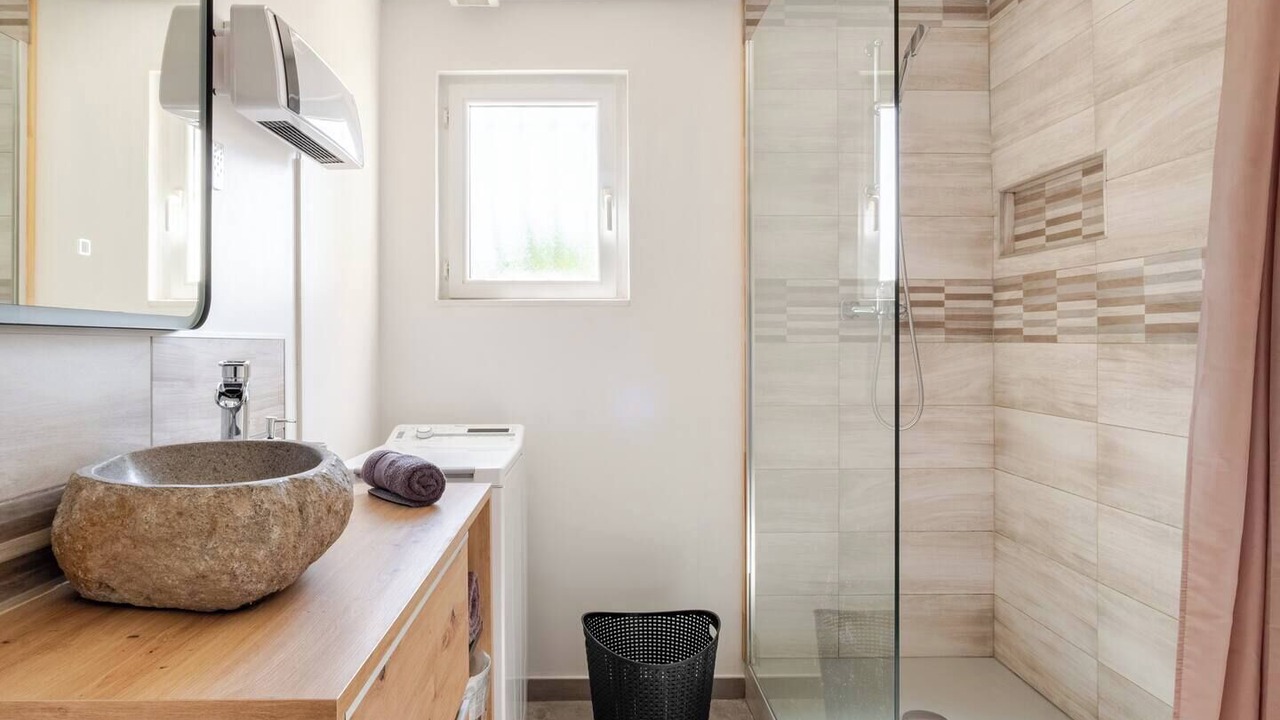 Photo of Bathroom in Chateauneuf-les-Martigues