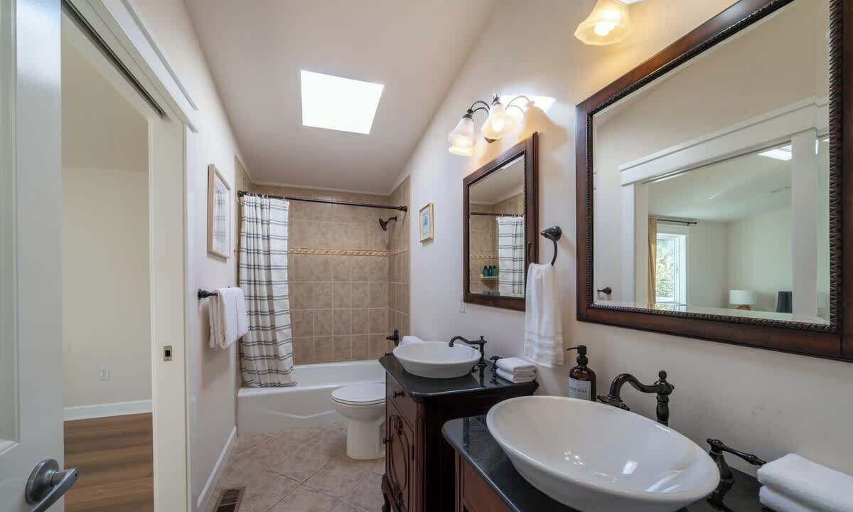 Photo of Bathroom in View Ridge