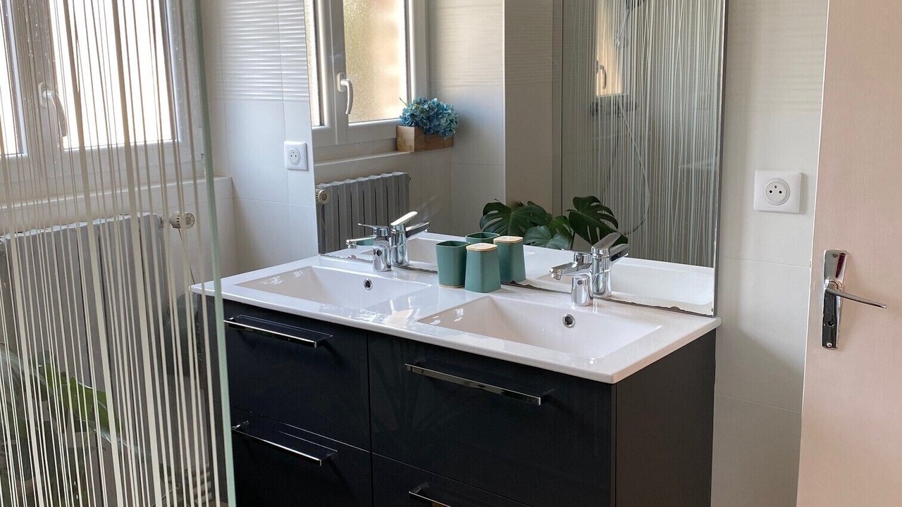 Photo of Bathroom in Le Vivier-sur-Mer