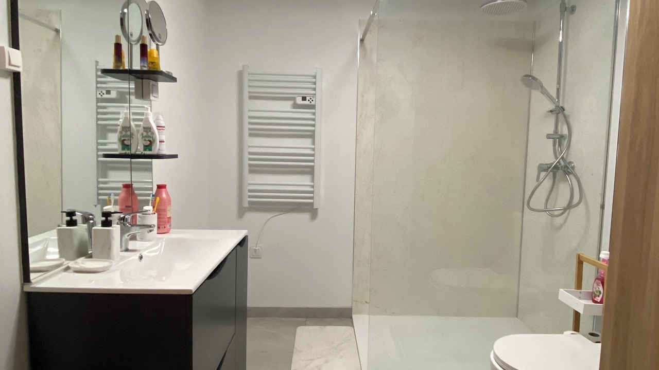 Photo of Bathroom in Saint-Remy-en-Rollat