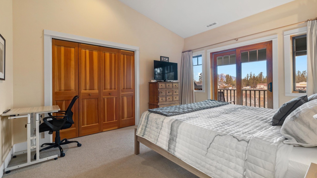 Photo of Others in Sisters