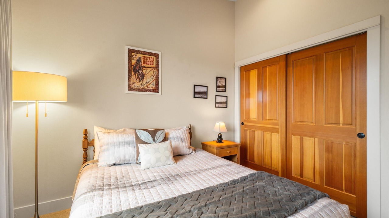 Photo of Others in Sisters