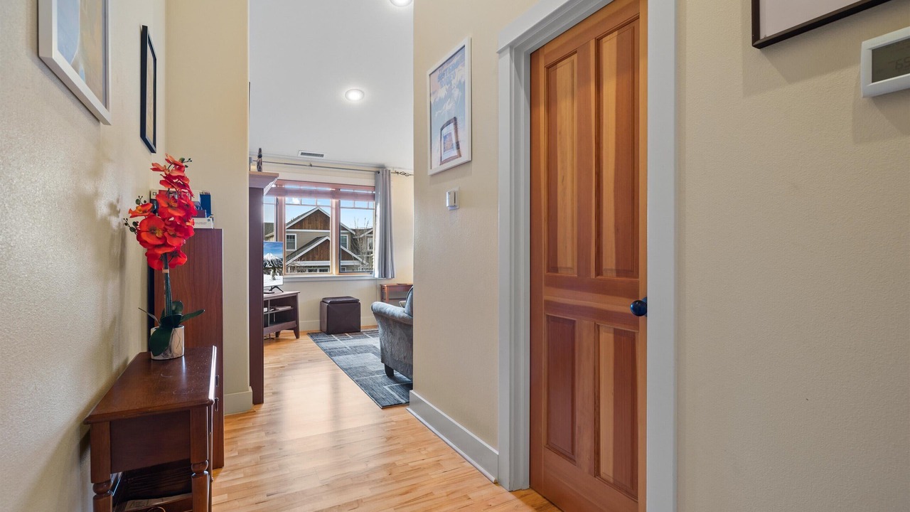 Photo of Others in Sisters