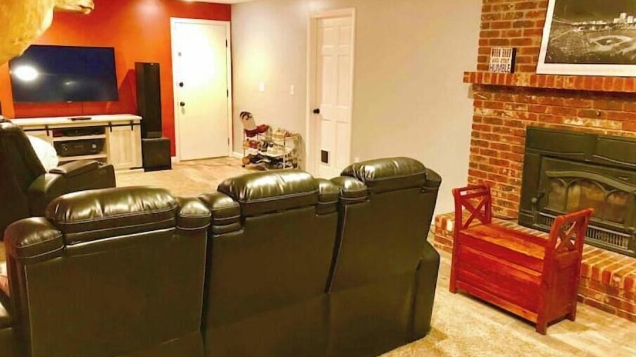 Photo of Livingroom in Saline County