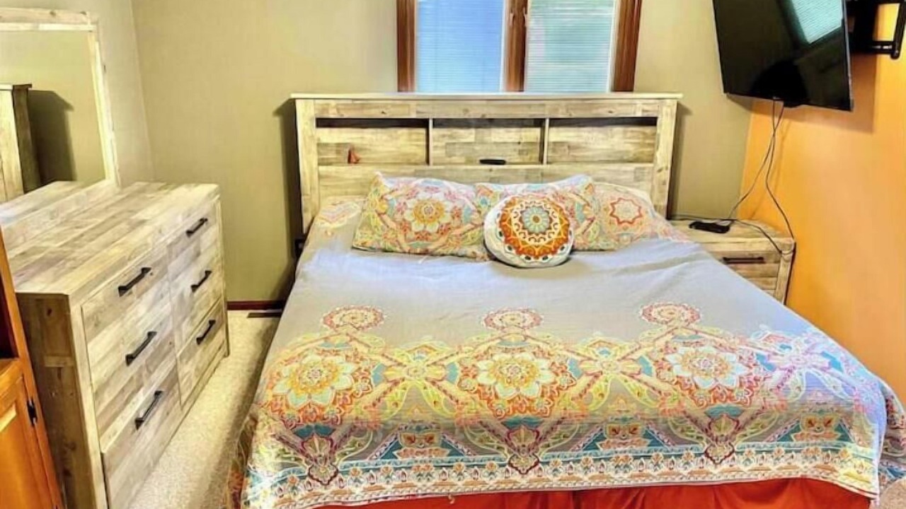 Photo of Bedroom in Saline County