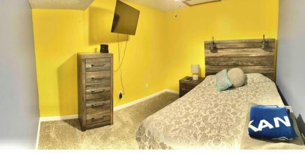 Photo of Bedroom in Saline County