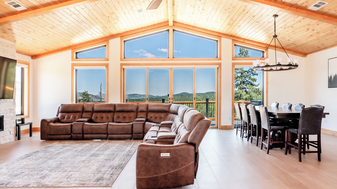 Photo of Livingroom in Eagle Mountain Estates