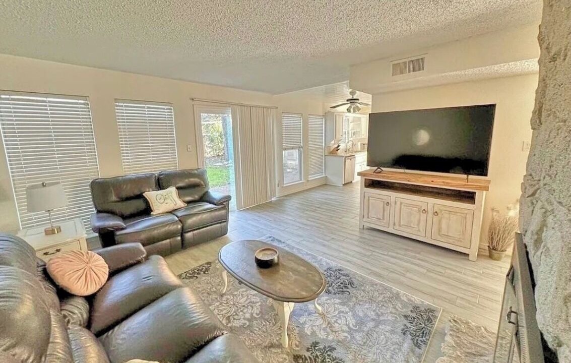 Photo of Livingroom in West Arlington