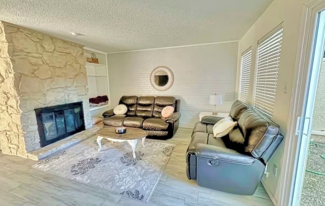 Photo of Livingroom in West Arlington