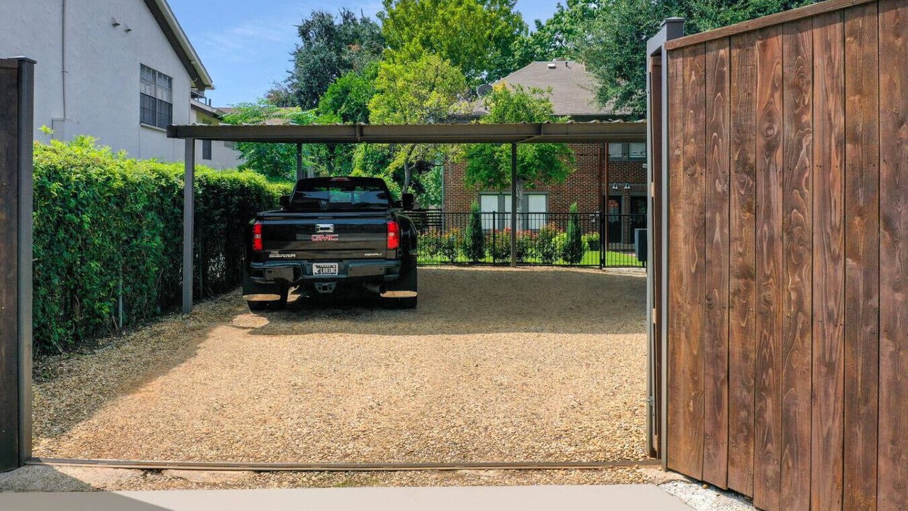 Photo of Outdoor in Oak Lawn