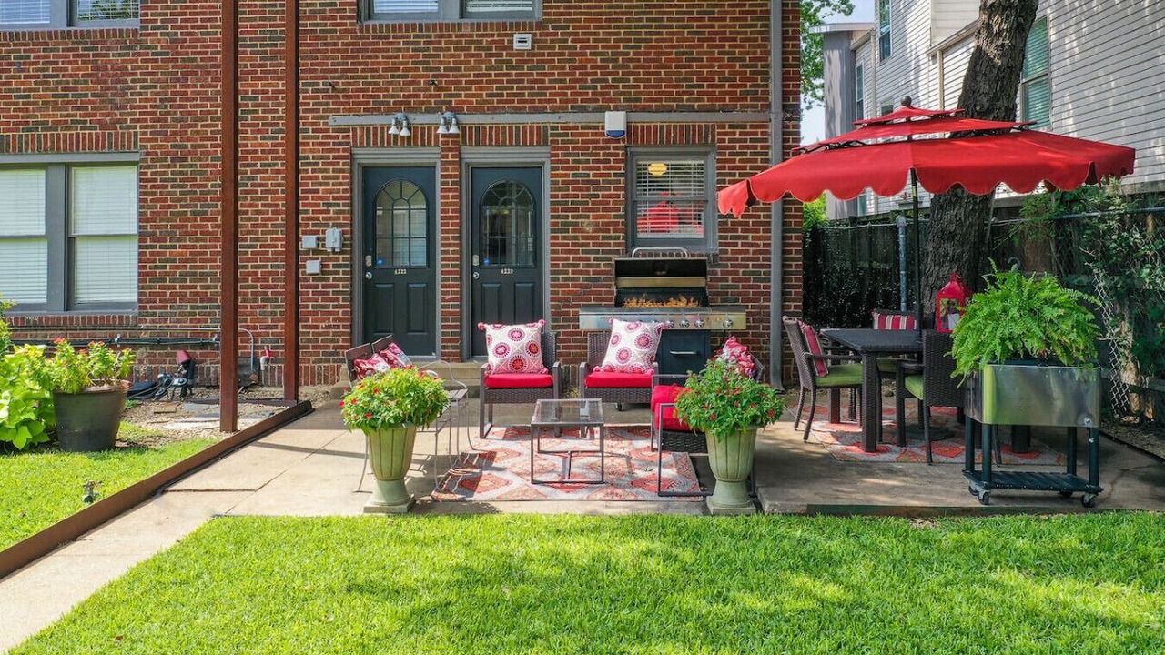Photo of Outdoor in Oak Lawn