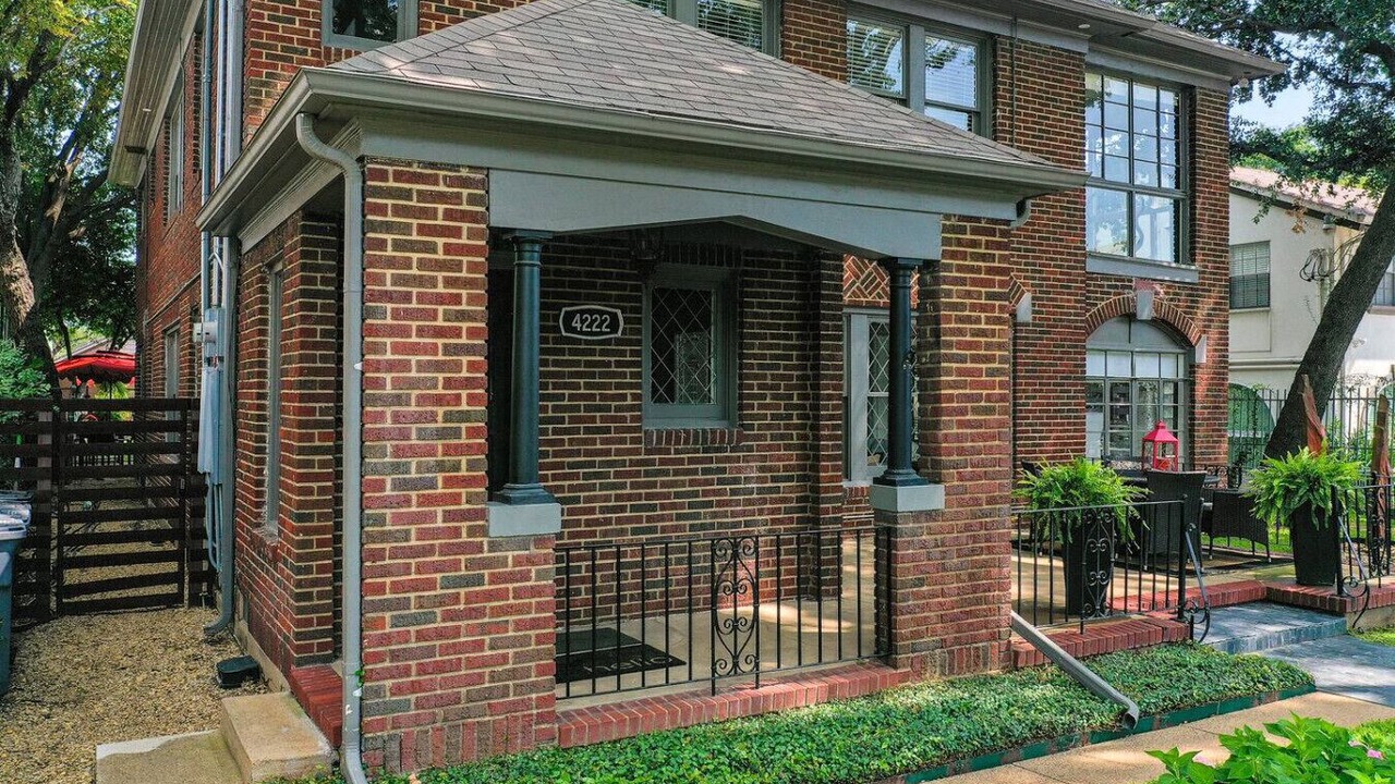 Photo of Outdoor in Oak Lawn
