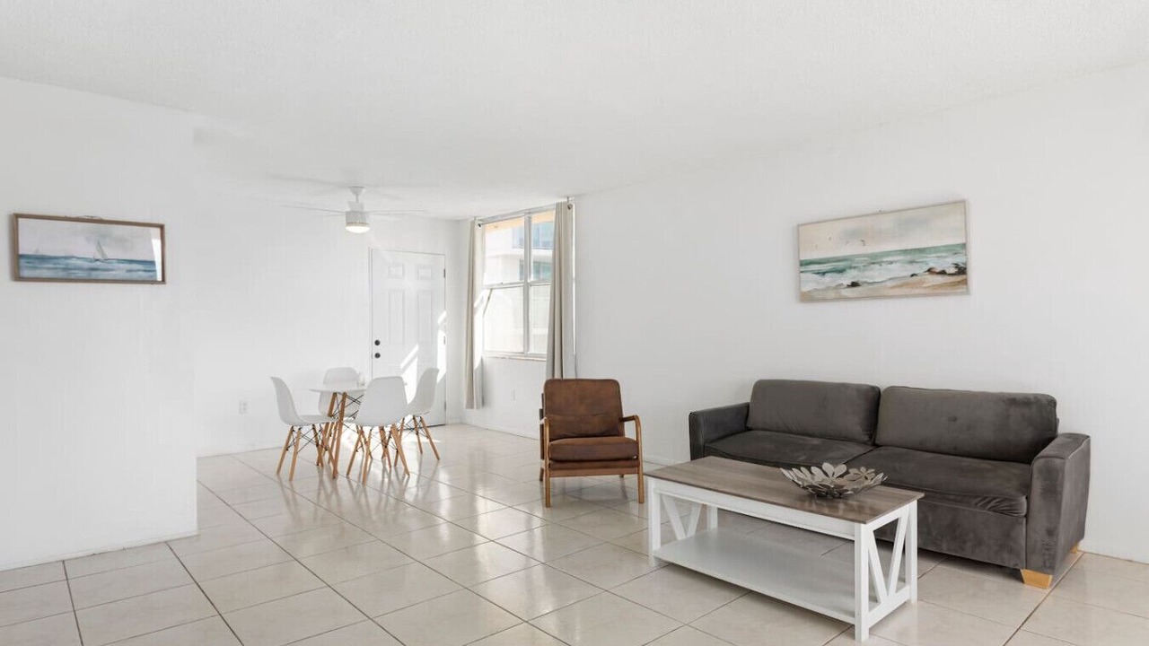 Photo of Livingroom in Bay Harbor Islands