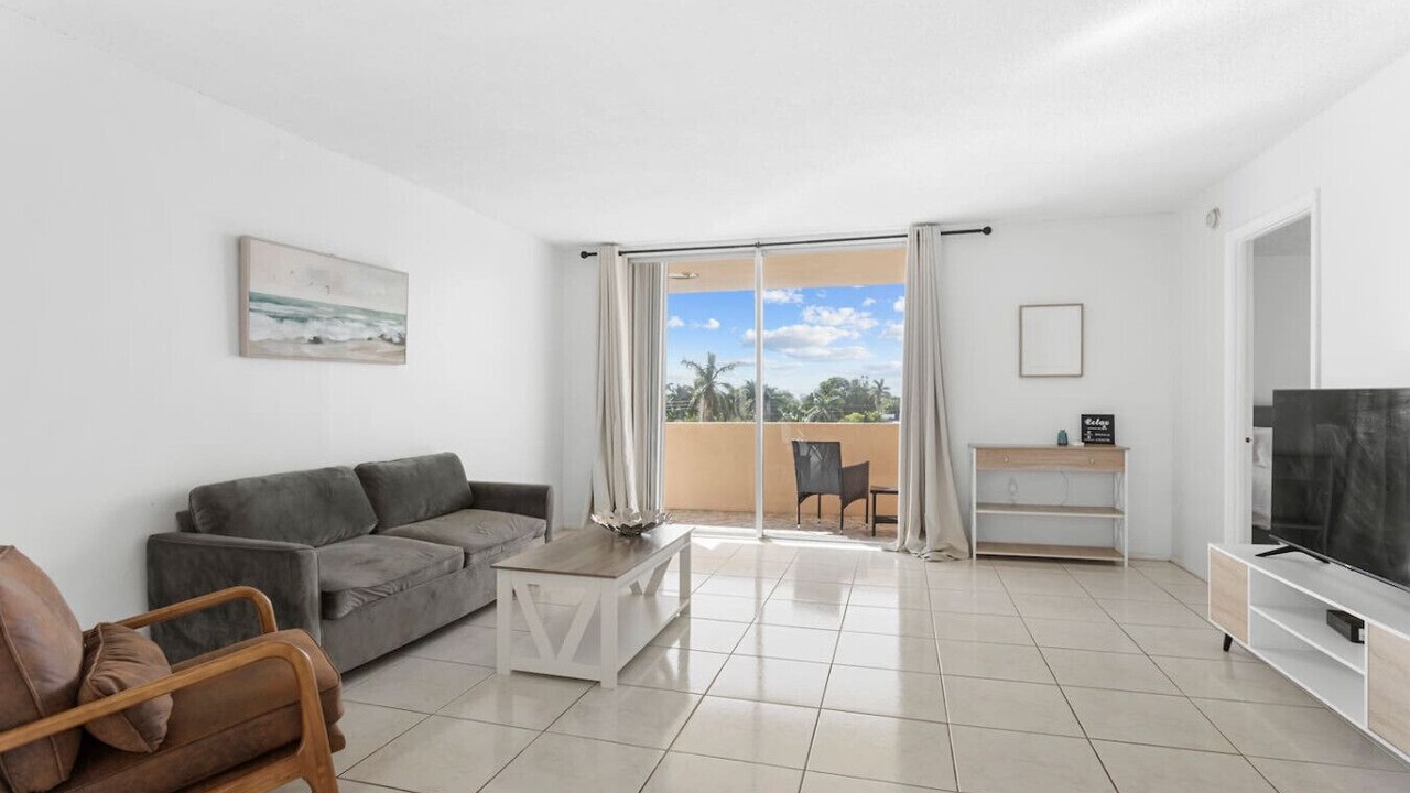 Photo of Livingroom in Bay Harbor Islands