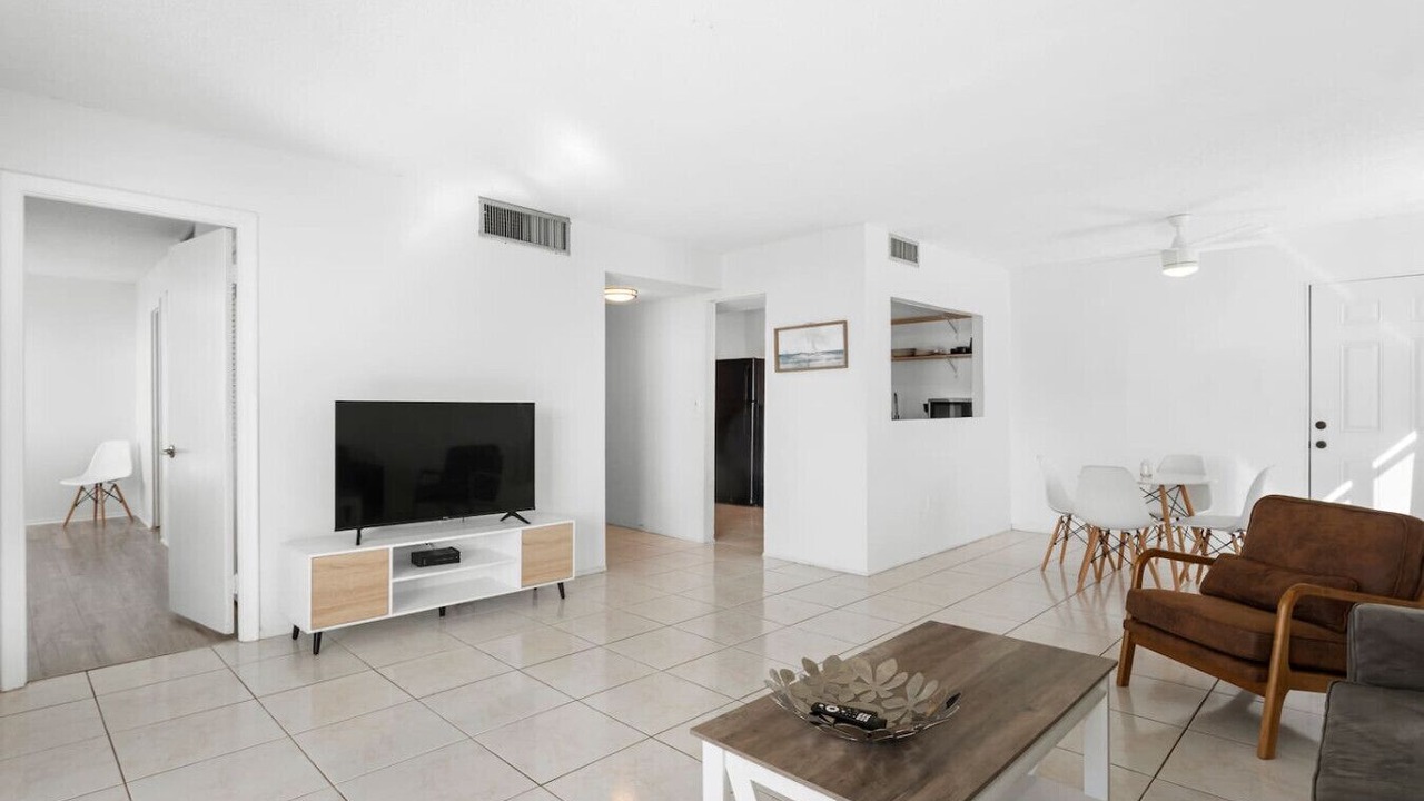 Photo of Livingroom in Bay Harbor Islands