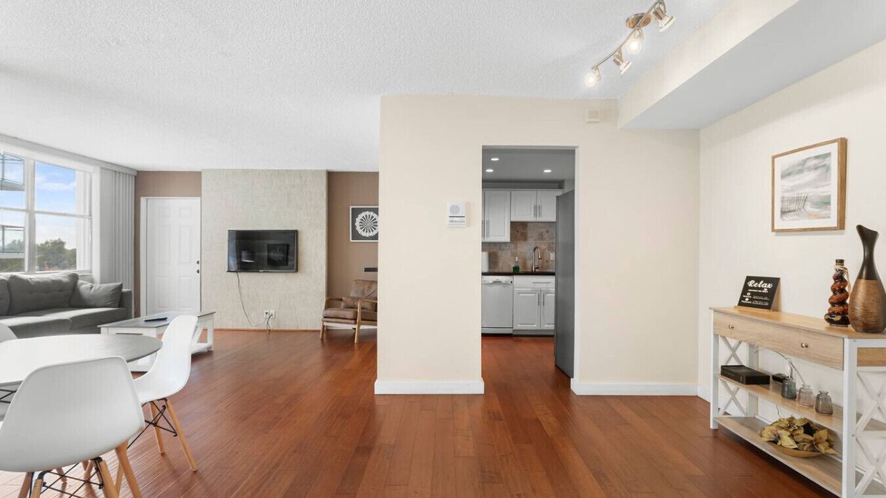 Photo of Livingroom in Bay Harbor Islands
