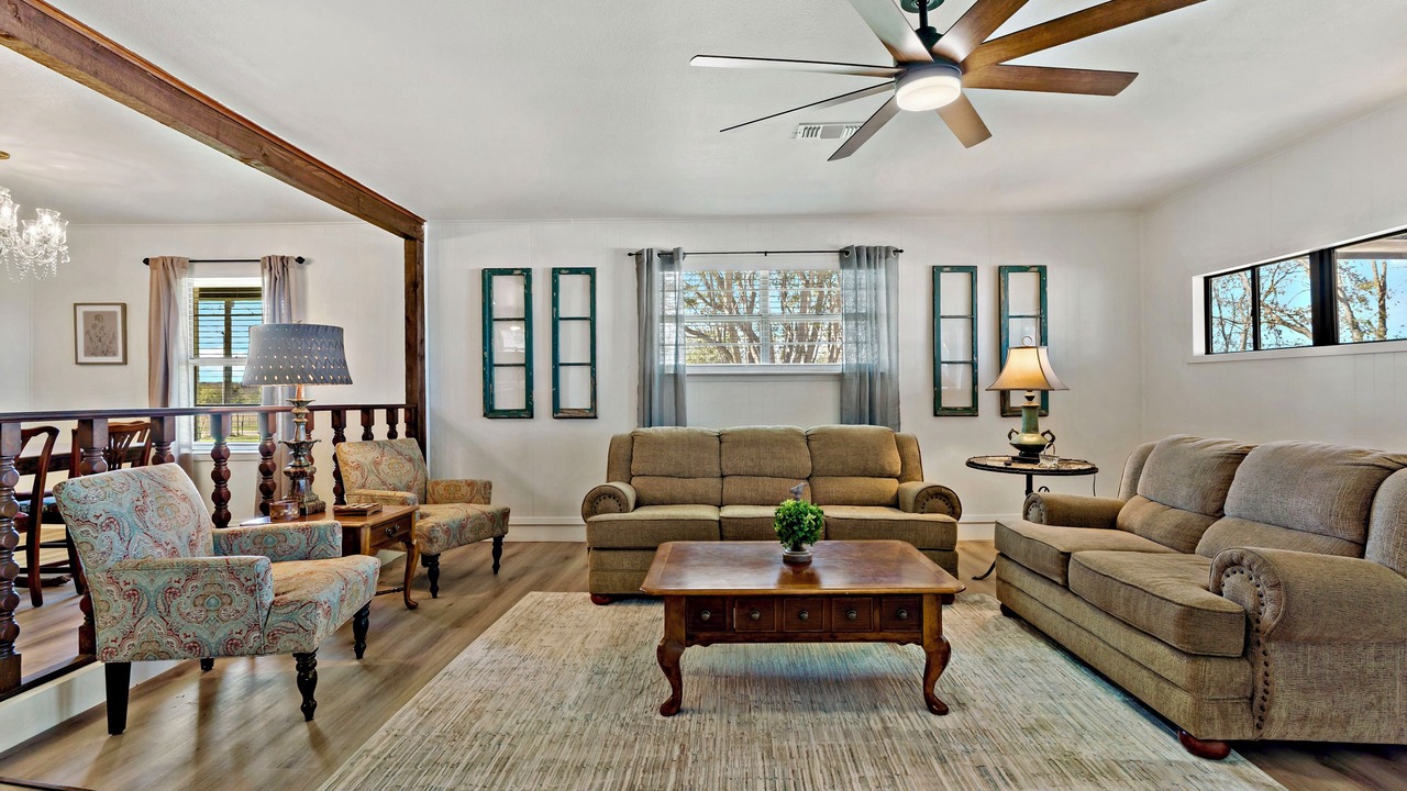 Photo of Livingroom in Dodd City