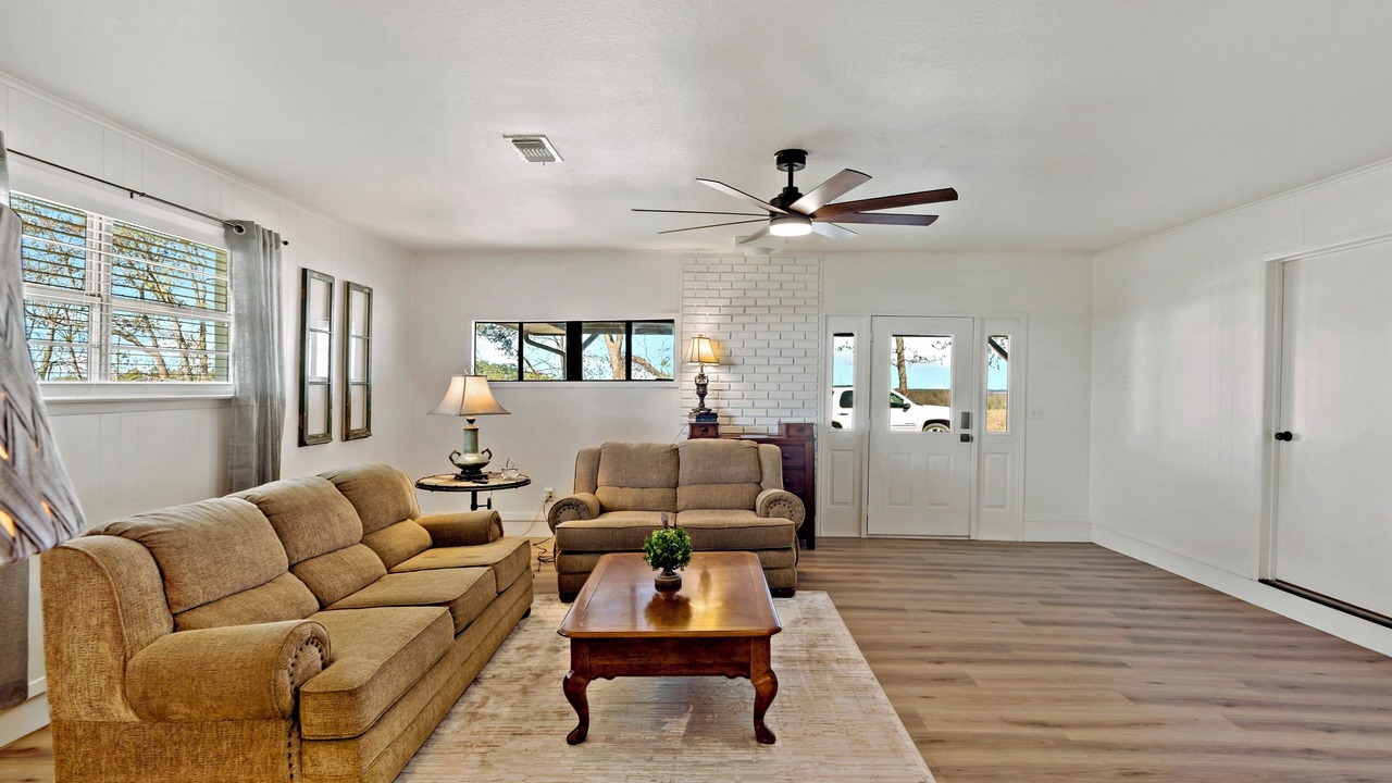 Photo of Livingroom in Dodd City