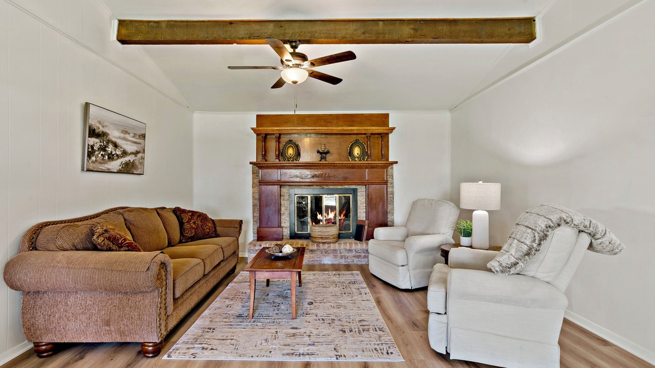 Photo of Livingroom in Dodd City