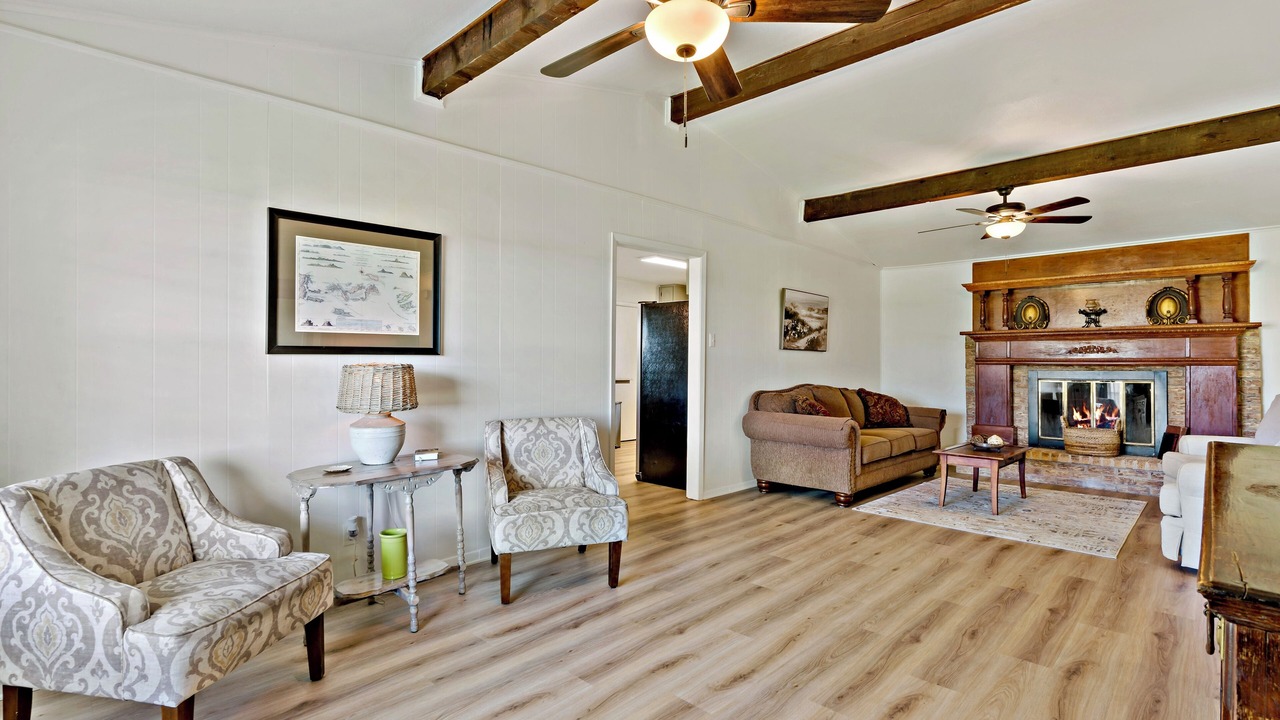 Photo of Livingroom in Dodd City