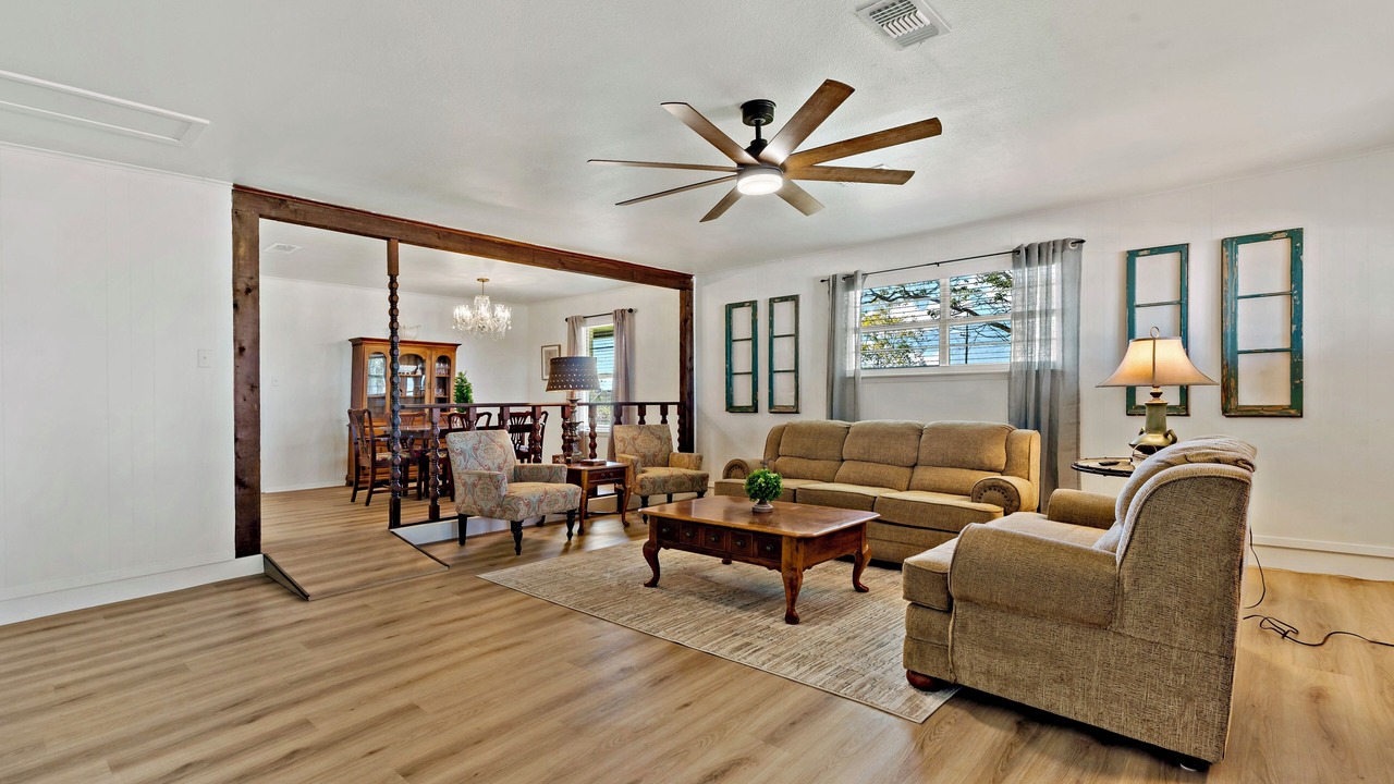 Photo of Livingroom in Dodd City