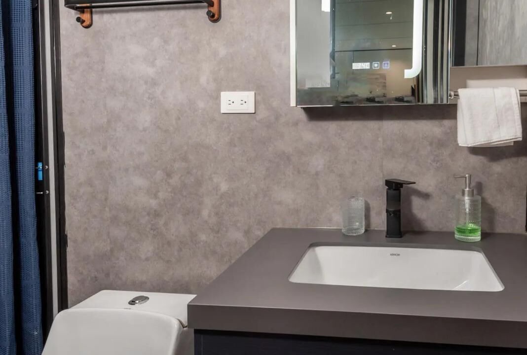 Photo of Bathroom in Tarzana