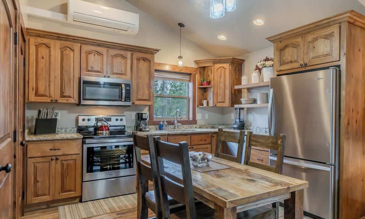 Photo of Kitchen in West Yellowstone