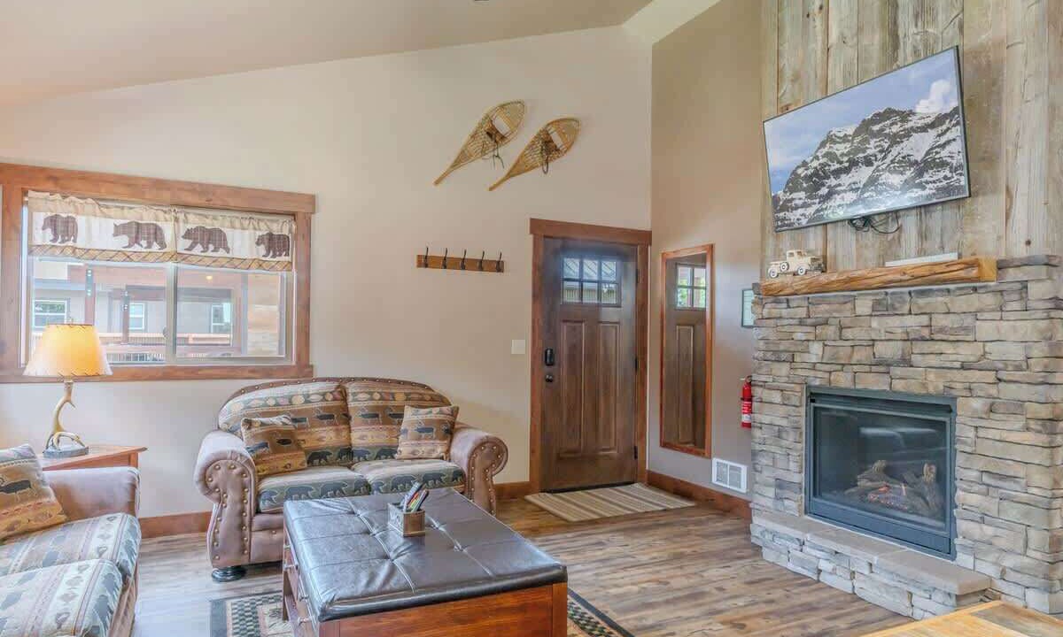 Photo of Livingroom in West Yellowstone