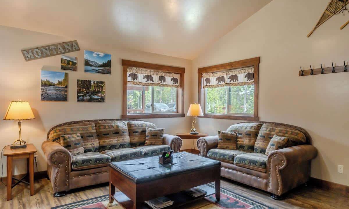 Photo of Livingroom in West Yellowstone